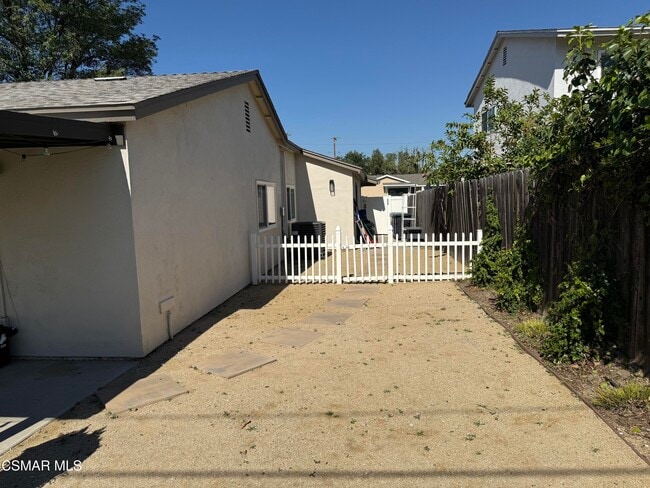 Building Photo - 382 Aristotle St