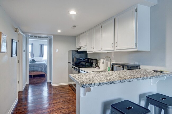 Building Photo - 1 bedroom 1 Bath Beside UNCW