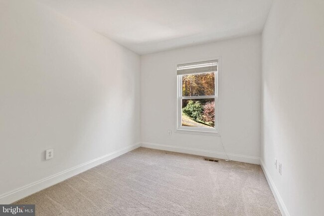 Building Photo - 8914 Shamrock Ct