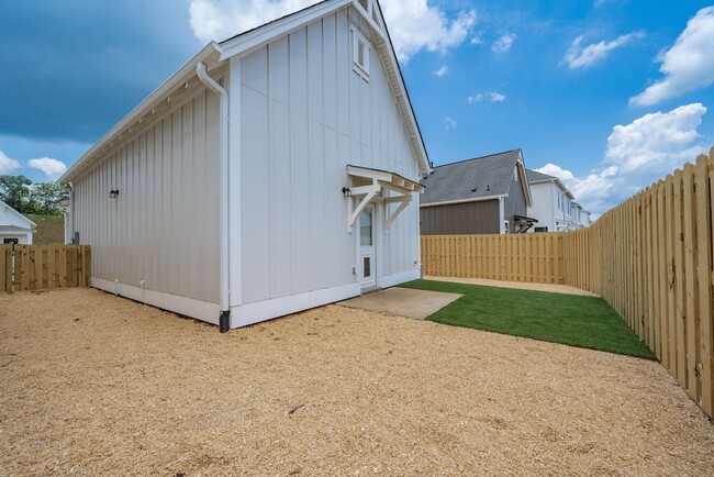 Building Photo - The Maple Farmhouse