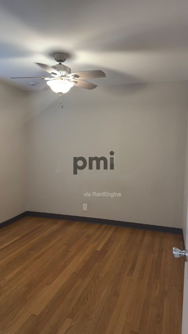 Building Photo - 1528 Division St