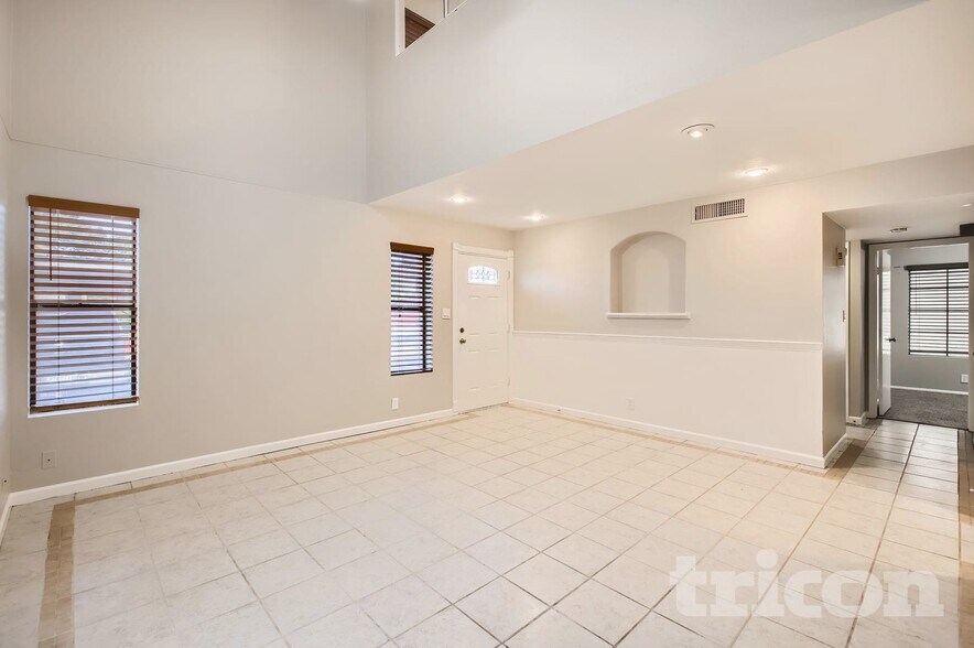 Building Photo - 2455 E Broadway Rd