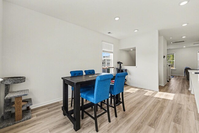 Building Photo - 801 Recess Pt Dr