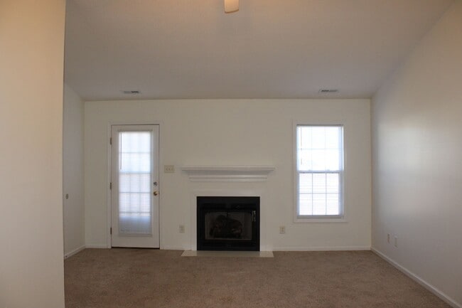 Building Photo - Charming Duplex in Havelock