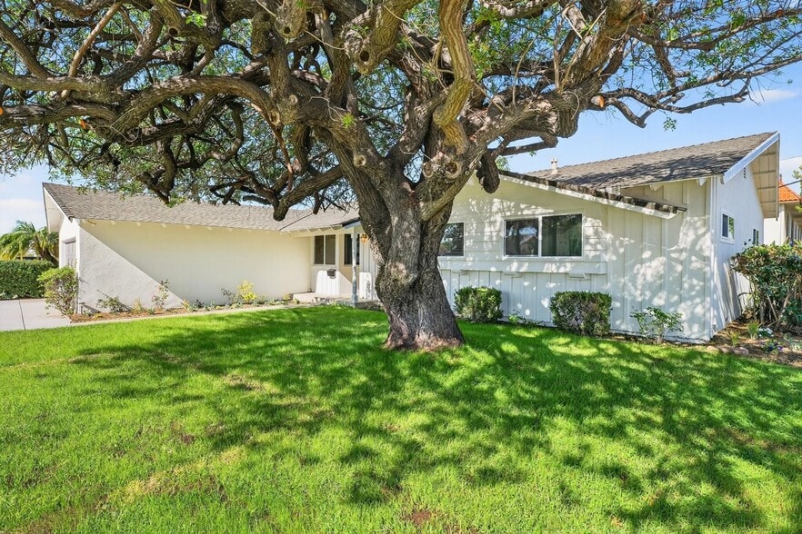 Building Photo - 445 E Hoover Ave