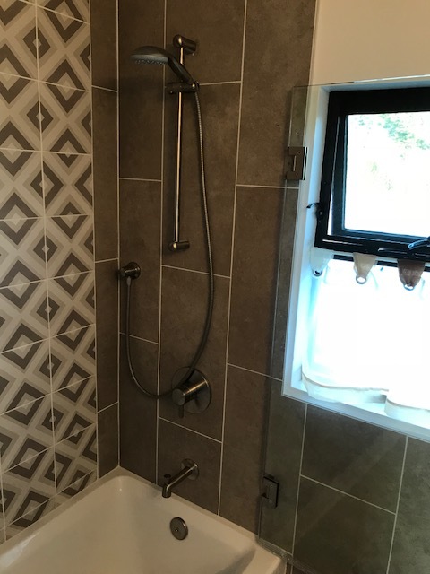 Hand Shower with swing glass shower screen - 477 Kings Ave