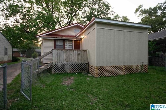 Building Photo - 2033 28th Ave N