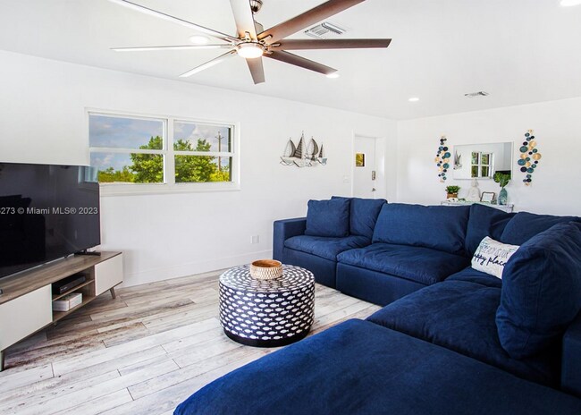 Building Photo - 1623 Venetian Dr