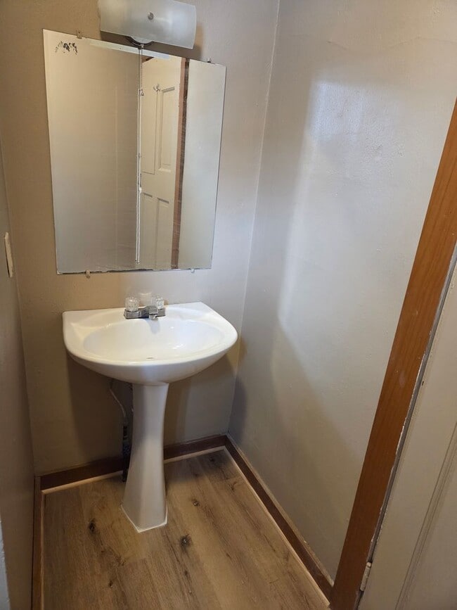 Building Photo - Freshly Updated 4 Bedroom 1 Bath Single Family Home in Marinette