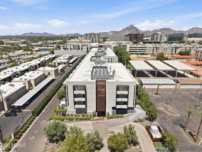 Building Photo - 2300 E Campbell Ave