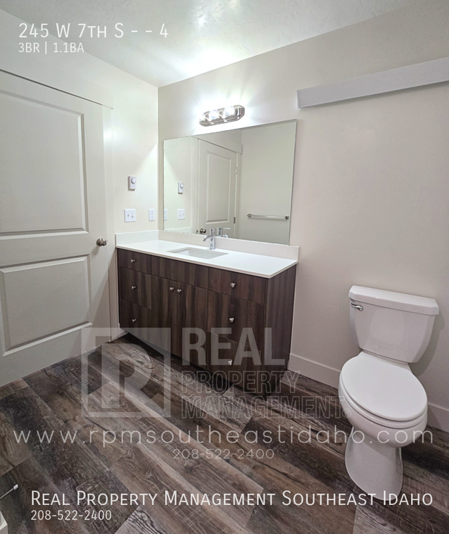 Building Photo - 245 W 7th S