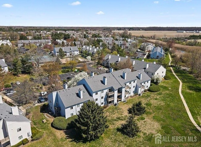 Building Photo - 1010 Aspen Dr
