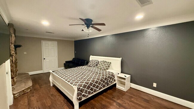 Building Photo - 6335 Tall Willow Dr