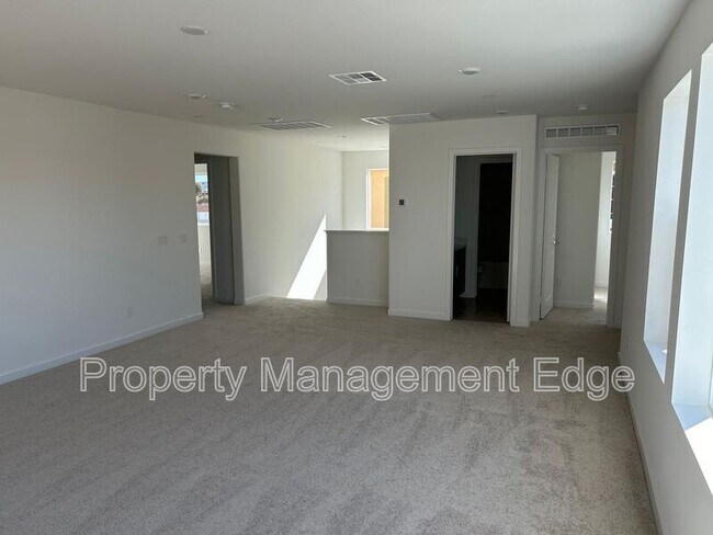 Building Photo - 30460 Arroyo Spgs St