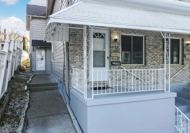 Building Photo - 260 S Hancock St