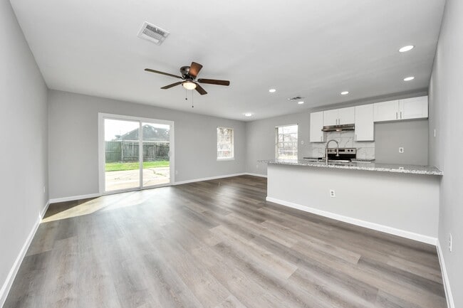 Building Photo - 4114 Fairgreen Ln