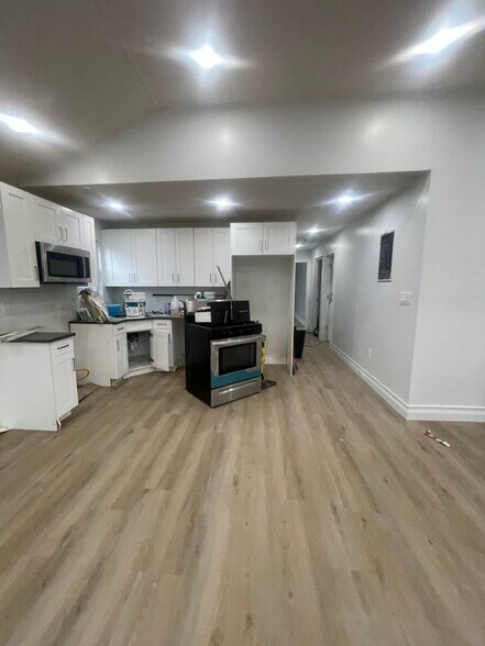 Building Photo - 1754 Hammersley Ave