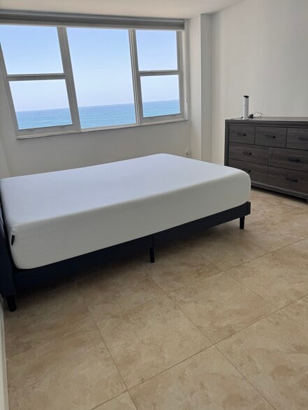 Building Photo - 3180 S Ocean Dr