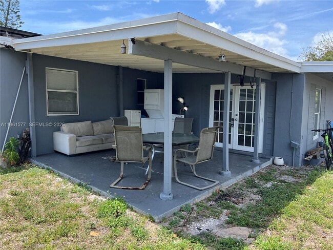 Building Photo - 1885 NE 53rd St