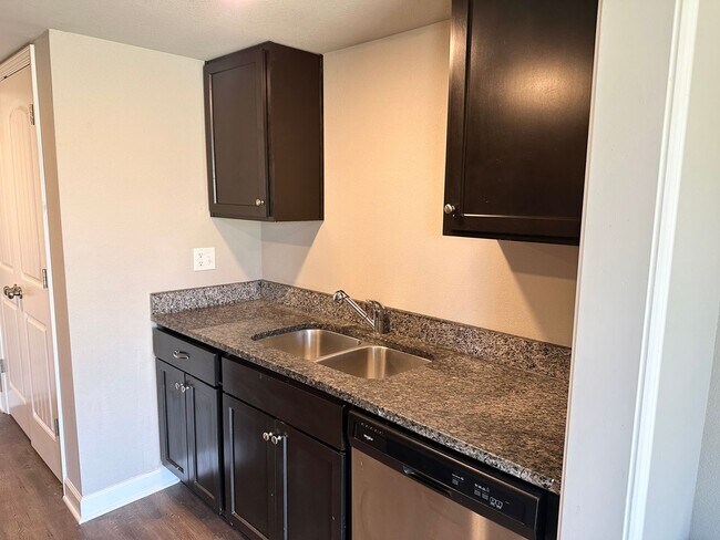 Building Photo - 3 Bed Townhome in Grain Valley