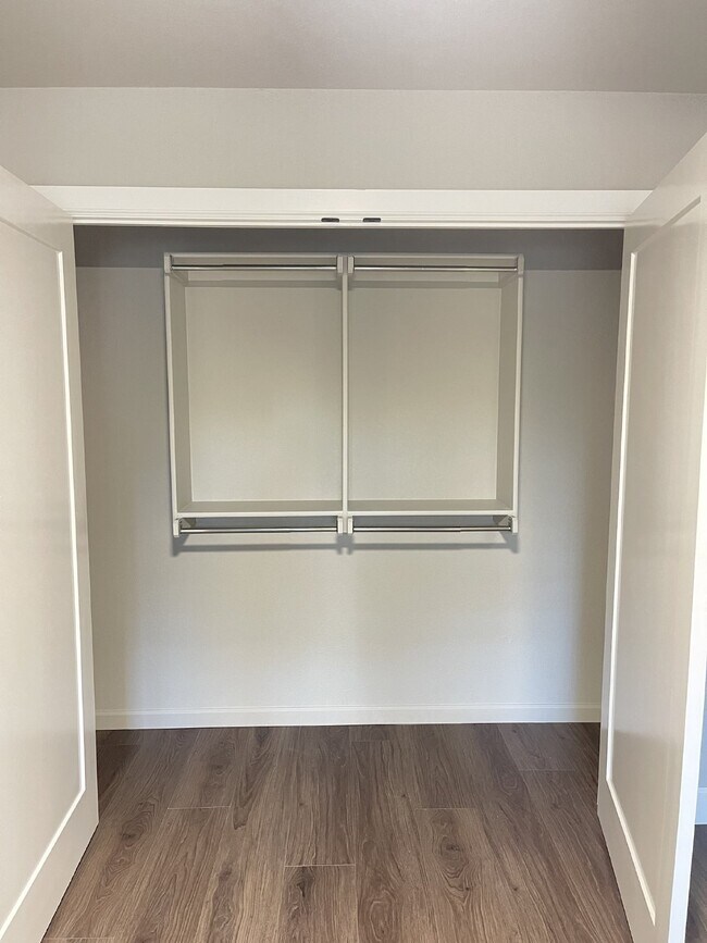 Building Photo - Modern 2 Bedroom Condo