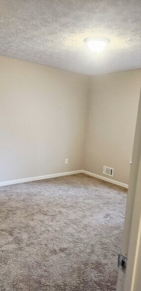 Bedroom - 1904 Cades Cv