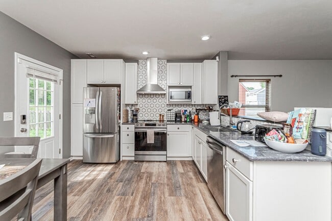 Building Photo - Spacious single family home