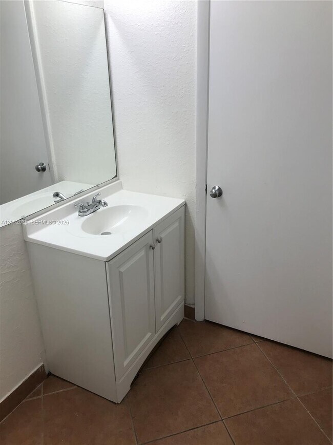 Building Photo - 2890 N Oakland Forest Dr