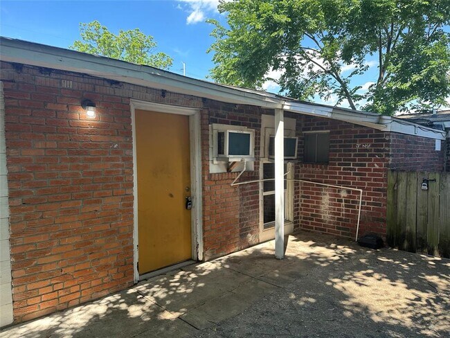 Building Photo - 107 Altic St