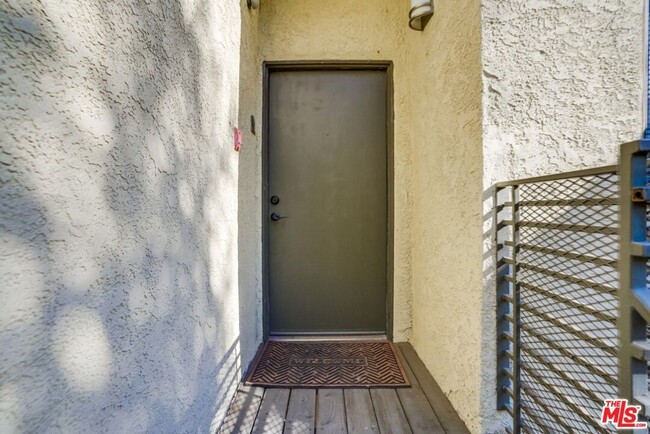 Building Photo - 64 N Mar Vista Ave