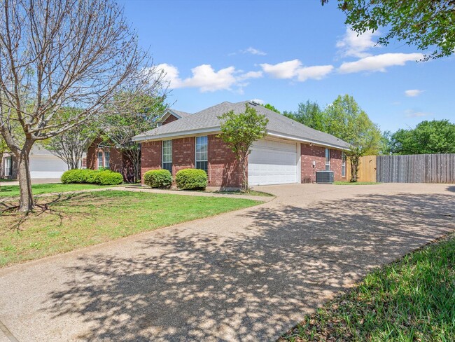 Building Photo - 912 Pawnee Trail
