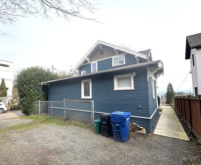 Building Photo - 1735 24th Ave