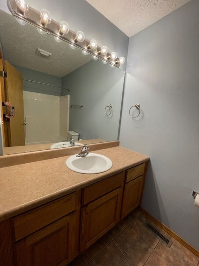 Building Photo - This All Brick home is Located in Orchard Crest West!