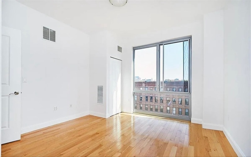 Building Photo - 110 4th Ave