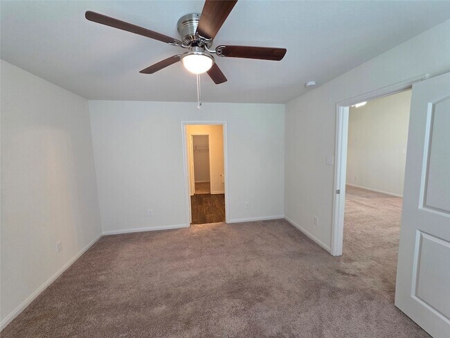 Building Photo - 723 Crystal Lakes Dr