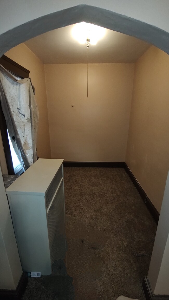 small possible bedroom - 3285 W 61st St