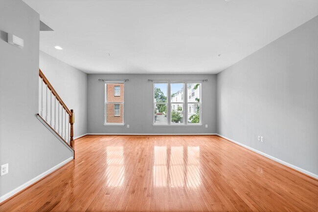 Building Photo - 3 Bedroom 3.5 Bathroom - Wheaton Townhouse...