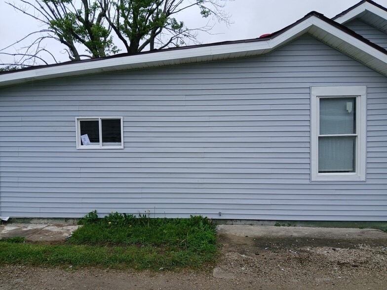 Building Photo - 2023 S May Ave