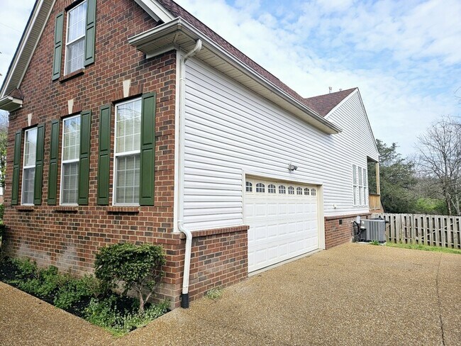 Building Photo - 2408 Bayview Dr