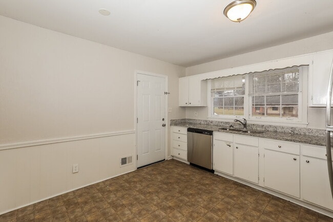 Building Photo - 2580 Foxlair Trail