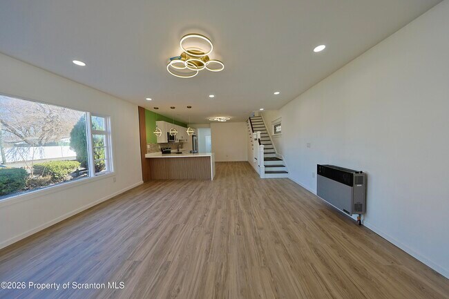 Building Photo - 318 W Main St