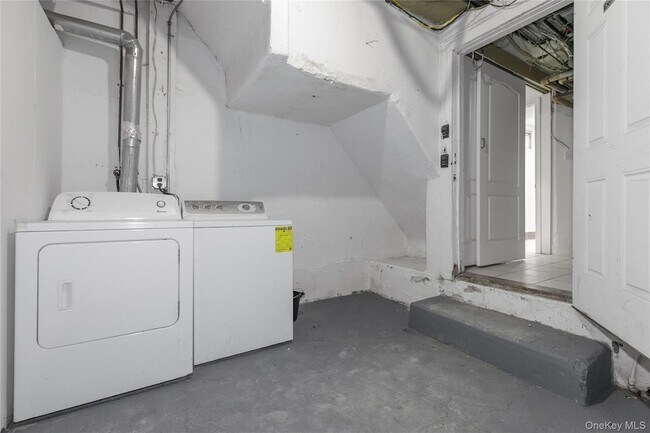 Building Photo - 11 A Floyd Pl
