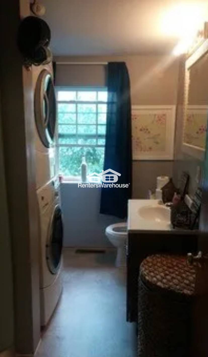 Building Photo - 752 Carroll Ave