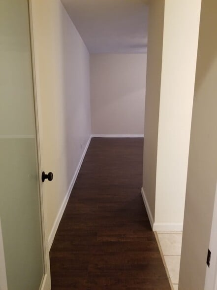 entrance to bedroom 3 / master bedroom with en suite - 1770 Ximeno Ave