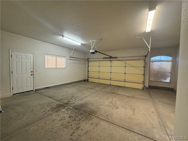 Building Photo - 3323 N Ridge Ave