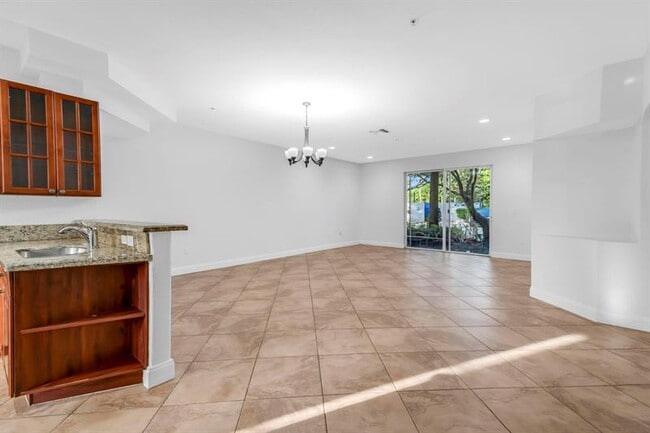 Building Photo - 5030 SW 126th Ave