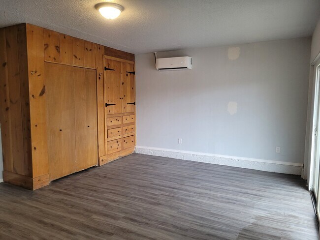 Building Photo - 400 Rosewood Dr