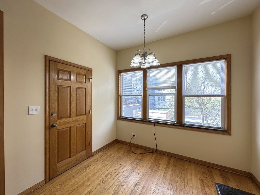 Building Photo - 2136 W Chicago Ave