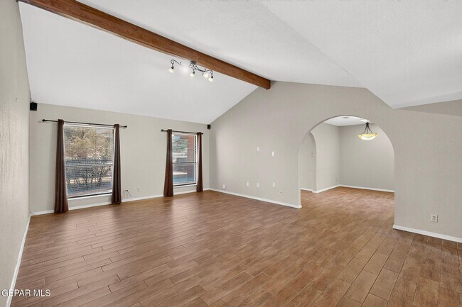 Building Photo - 7419 Mission Viejo Dr