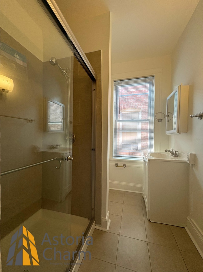 Building Photo - Charming 3-Bedroom with Natural Light, Har...